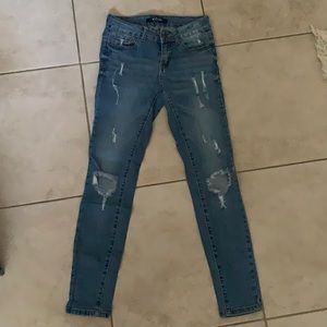 Distressed skinny jeans